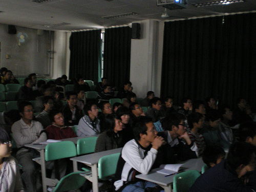 会员在认真听讲