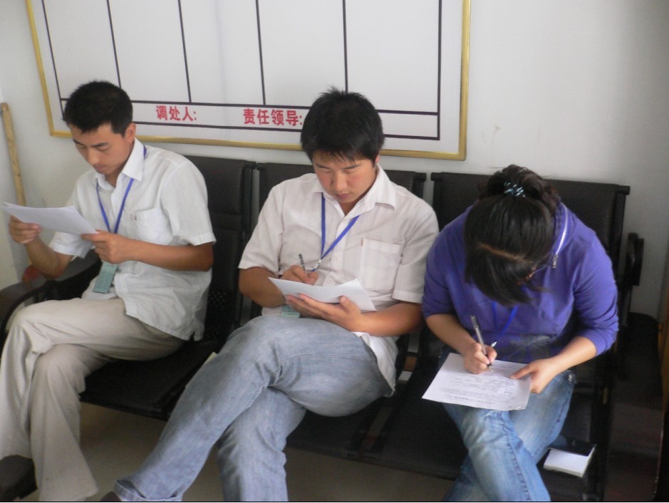 大学生村官填写调查问卷