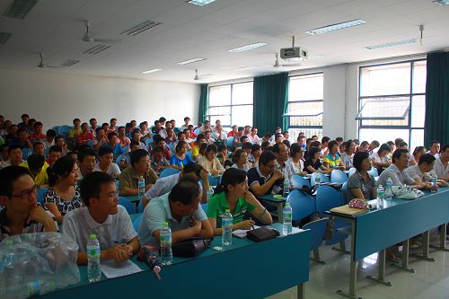 ������ʽ�᳡