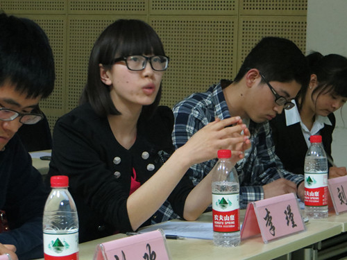 青年志愿者服务总队成功举办学生干部述职报告